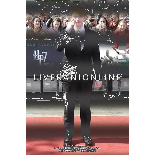 Actor Rupert Grint arrives at the World Premiere of \'Harry Potter And The Deathly Hallows Part 2\' in Trafalgar Square on July 7, 2011 in London, England.