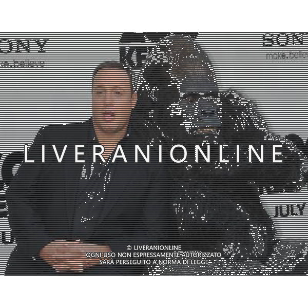 Kevin James Photo by Gilbert Flores \'Zookeeper\' Los Angeles Premiere at the Regency Village Theatre July 6, 2011 - Westwood, California