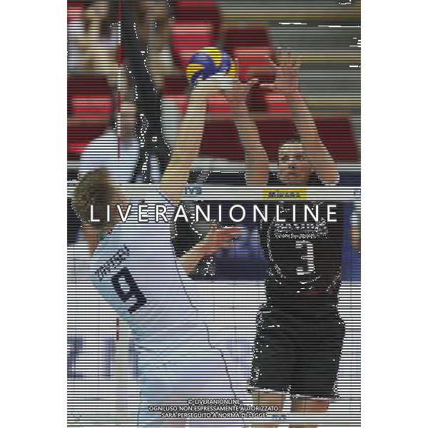 08.07.2011, GDANSK, ERGO ARENA, SIATKOWKA, LIGA SWIATOWA, FIVB WORLD LEAGUE FINALS, BULGARIA - WLOCHY, BULGARIA - ITALY, IVAN ZAYTSEV (ITA), ANDREY ZHEKOV (BUL), FOT. TOMASZ JASTRZEBOWSKI / FOTO OLIMPIK / NEWSPIX.PL --- Newspix.pl *** Local Caption *** www.newspix.pl mail us: info@newspix.pl call us: 0048 022 23 22 222 --- Polish Picture Agency by Ringier Axel Springer Poland