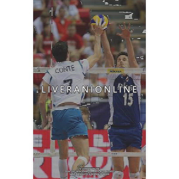 08.07.2011, GDANSK, ERGO ARENA, LIGA SWIATOWA, FIVB WORLD LEAGUE FINALS, POLSKA - ARGENTYNA, POLAND - ARGENTINA, FACUNDO CONTE (ARG), LUKASZ ZYGADLO (POL), FOT. TOMASZ JASTRZEBOWSKI / FOTO OLIMPIK / NEWSPIX.PL --- Newspix.pl *** Local Caption *** www.newspix.pl mail us: info@newspix.pl call us: 0048 022 23 22 222 --- Polish Picture Agency by Ringier Axel Springer Poland