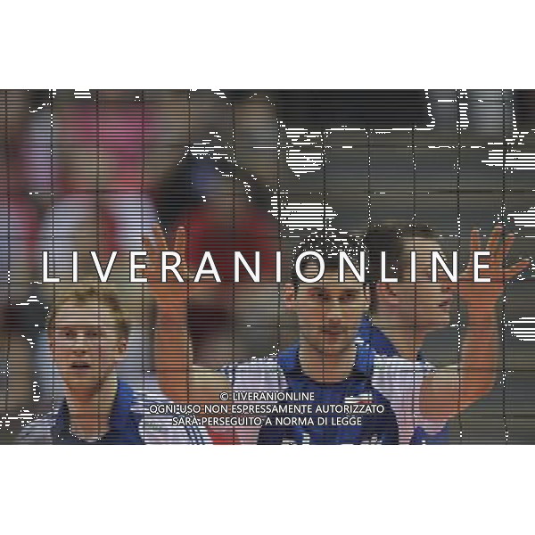 08.07.2011 GDANSK-SOPOT;ENERGO ARENA (GDANSK-SOPOT POLAND -ENERGO ARENA), SIATKOWKA MEZCZYZN (VOLLEYBALL MEN\'S), LIGA SWIATOWA 2011 - FINALY GRUPA E ( VOLLEYBALL WORLD LEAGUE 2011 - FINALS POOL E), MECZ POLSKA-ARGENTYNA (GAME POLAND-ARGENTINA) NZ JAKUB JAROSZ, GRZEGORZ KOSOK (P) FOTO LUKASZ GROCHALA/ CYFRASPORT / NEWSPIX.PL