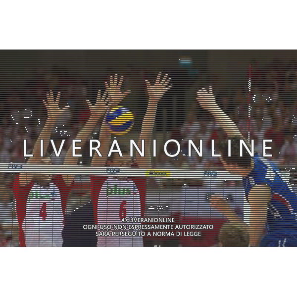 09.07.2011 - Gdansk , ERGO Arena , Siatkowka mezczyzn (Volleyball men\'s) , Finaly Ligi Swiatowej 2011 , FIVB World League Final 2011 , Mecz polfinalowy Polska (biale) - Rosja (niebieskie) N/Z Grzegorz Kosok , Bartosz Kurek , Denis Biriukov Fot. Mariusz Palczynski / Edytor.net / Newspix.pl --- Newspix.pl *** Local Caption *** www.newspix.pl mail us: info@newspix.pl call us: 0048 022 23 22 222 --- Polish Picture Agency by Ringier Axel Springer Poland