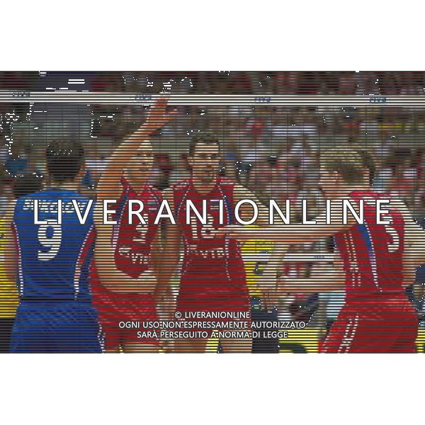 10.07.2011 - Gdansk , ERGO Arena , Siatkowka mezczyzn (Volleyball men\'s) , Finaly Ligi Swiatowej 2011 , FIVB World League Final 2011 , Final Brazylia (zolte) - Rosja (czerwone) N/Z Radosc Rosjan Fot. Mariusz Palczynski / Edytor.net / Newspix.pl --- Newspix.pl *** Local Caption *** www.newspix.pl mail us: info@newspix.pl call us: 0048 022 23 22 222 --- Polish Picture Agency by Ringier Axel Springer Poland
