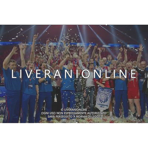 10.07.2011 - Gdansk , ERGO Arena , Siatkowka mezczyzn (Volleyball men\'s) , Finaly Ligi Swiatowej 2011 , FIVB World League Final 2011 , Dekoracja N/Z Rosjanie Fot. Mariusz Palczynski / Edytor.net /NEWSPIX.PL --- Newspix.pl *** Local Caption *** www.newspix.pl mail us: info@newspix.pl call us: 0048 022 23 22 222 --- Polish Picture Agency by Ringier Axel Springer Poland