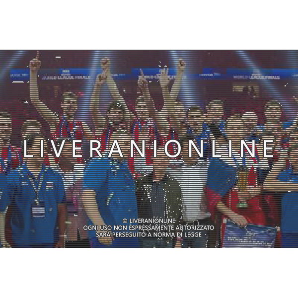 10.07.2011 - Gdansk , ERGO Arena , Siatkowka mezczyzn (Volleyball men\'s) , Finaly Ligi Swiatowej 2011 , FIVB World League Final 2011 , Dekoracja N/Z Rosjanie Fot. Mariusz Palczynski / Edytor.net /NEWSPIX.PL --- Newspix.pl *** Local Caption *** www.newspix.pl mail us: info@newspix.pl call us: 0048 022 23 22 222 --- Polish Picture Agency by Ringier Axel Springer Poland
