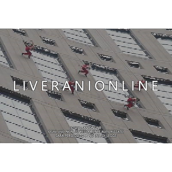 (110714) -- VANCOUVER, July 14, 2011 () -- Aeriosa Dance Society members perform at the walls of Vancouver Public Library during annual Dancing on the Edge festival in Vancouver, Canada, July 13, 2011. Aeriosa\'s artistic objectives include creating dance in non-traditional environments, exploring aerial choreography and revealing dance in the vertical realm to new audiences. Aeriosa combines contemporary dance technique with expert knowledge of safe rope rigging systems to create three-dimensional performances that re-interpret gravity and respond to the performance location. (/Sergei Bachlakov) (yc)