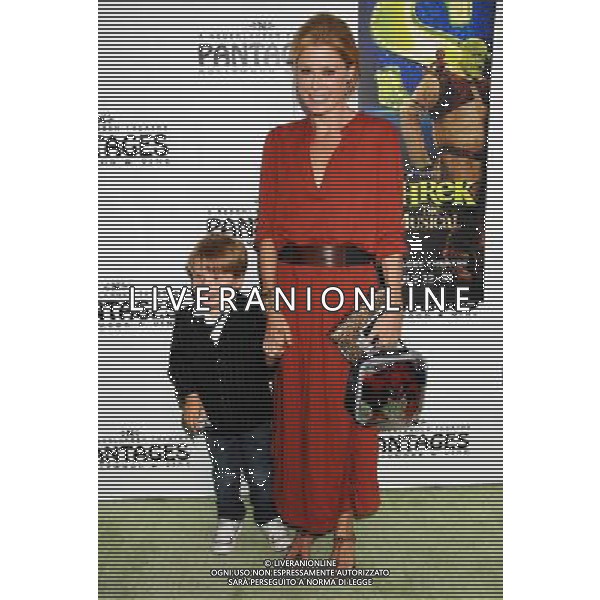 Julie Bowen and son Oliver \'Shrek The Musical\' Opening Night at the Pantages Theatre July 13, 2011 - Hollywood, California