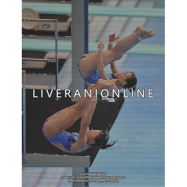 (110716) -- SHANGHAI, July 16, 2011 () -- Wu Minxia (up) and He Zi of China compete in the final of the women\'s 3m synchronized springboard diving event at the 14th FINA World Championships in Shanghai, east China, July 16, 2011. Wu Minxia and He Zi of China claimed the title with 356.40 points. (/Yang Zongyou) (zgp)