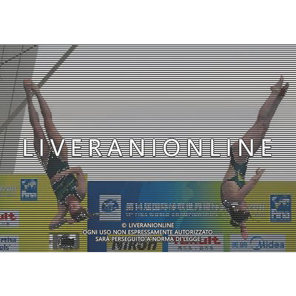 (110716) -- SHANGHAI, July 16, 2011 () -- Anabelle Smith and Sharleen Stratton of Australia compete in the final of the women\'s 3m synchronized springboard diving event at the 14th FINA World Championships in Shanghai, east China, July 16, 2011. Anabelle Smith and Sharleen Stratton of Australia won the bronze medal with 306.90 points. (/Pei Xin) (zgp)