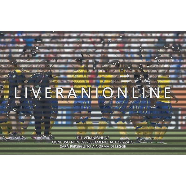 ¬© Eric Baledent / LEMOUSTICPRODUCTION / MaxPPP - BOCHUM LE 16/07/2011 - SUEDE VERSUS FRANCE - LES SUEDOISES DANCE LA LOGOBITOMBO DE MOUSSIER TOMBOLA APRES LE MATCH POUR FETER LEUR VICTOIRE