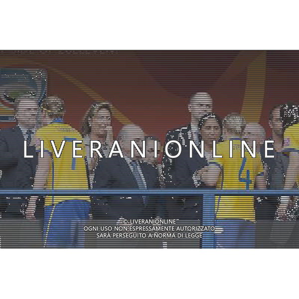 ¬© Eric Baledent / LEMOUSTICPRODUCTION / MaxPPP - BOCHUM LE 16/07/2011 - SUEDE VERSUS FRANCE - JOSEPH BLATTER REMET LES MEDAILLES AUX SUEDOISES APRES LE MATCH