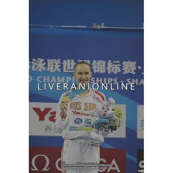 (110717) -- SHANGHAI, July 17, 2011 () -- Russia\'s gold medalist Natalia Ishchenko poses on the podium during the awarding ceremony of the technical solo of synchronized swimming event at the 14th FINA World Championships in Shanghai, east China, July 17, 2011. (/Yang Lei) (zgp)