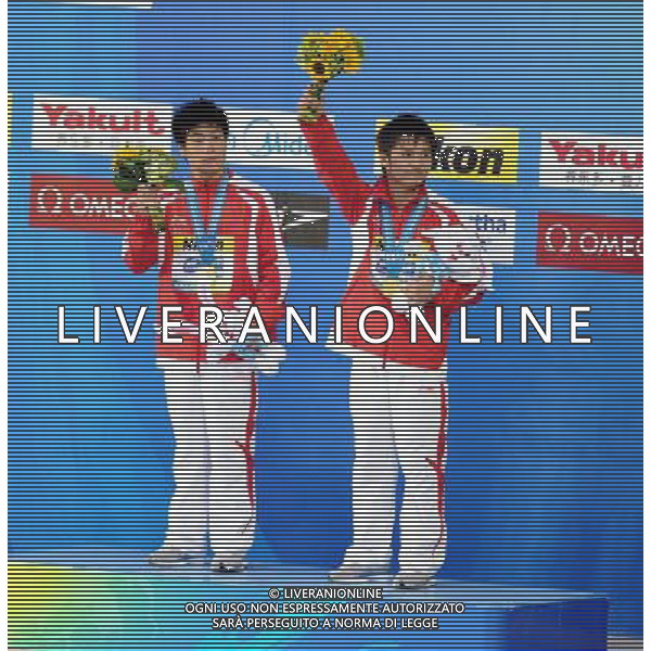 (110717) -- SHANGHAI, July 17, 2011 () -- Qiu Bo/Huo Liang (L) of China are seen at the awarding ceremony of the men\'s 10m synchronized platform diving event at the 14th FINA World Championships in Shanghai, east China, July 17, 2011. Qiu Bo/Huo Liang of China claimed the title with 480.03 points. (/Guo Yong)(zgp)
