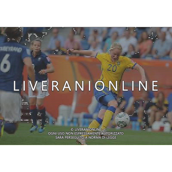 (110716) -- SINSHEIM, July 16, 2011 () -- Sweden\'s Marie Hammarstrom (R) shoots during the third place final match between Sweden and France at the 2011 FIFA Women\'s World Cup in Sinsheim, Germany, July 16, 2011. Sweden beat France 2-1 and claimed the third place of the 2011 FIFA Women\'s World Cup. (/Li Jundong) (zw)