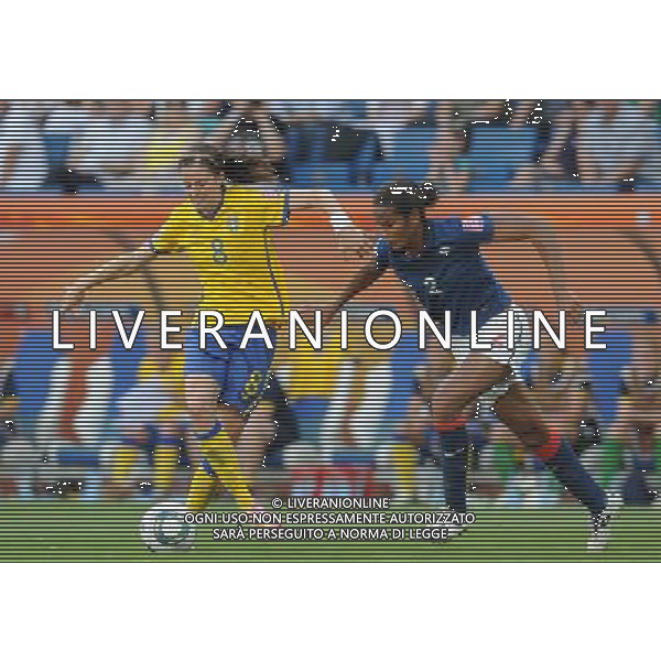 (110716) -- SINSHEIM, July 16, 2011 () -- Sweden\'s Lotta Schelin (L) vies with France\'s Wendie Renard during the third place final match between Sweden and France at the 2011 FIFA Women\'s World Cup in Sinsheim, Germany, July 16, 2011. Sweden beat France 2-1 and claimed the third place of the 2011 FIFA Women\'s World Cup. (/Li Jundong) (zw)