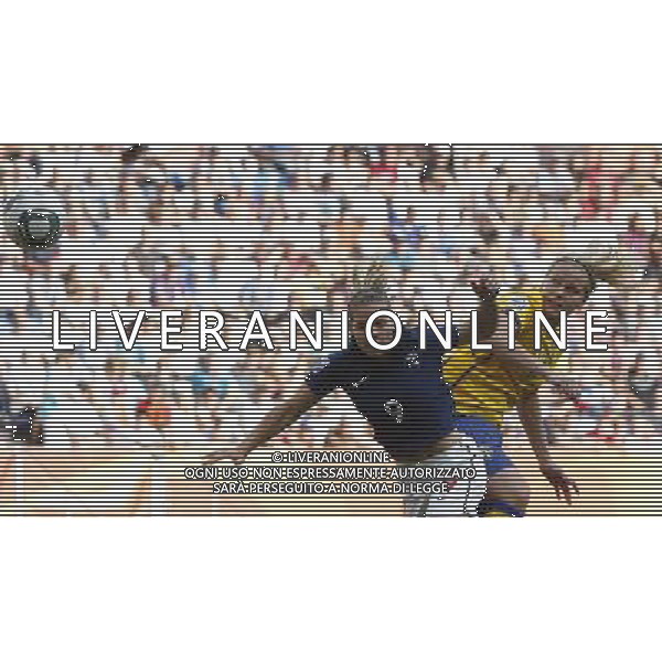 (110716) -- SINSHEIM, July 16, 2011 () -- Sweden\'s Lisa Dahlkvist (R) vies with France\'s Eugenie Le Sommer during the third place final match between Sweden and France at the 2011 FIFA Women\'s World Cup in Sinsheim, Germany, July 16, 2011. Sweden beat France 2-1 and claimed the third place of the 2011 FIFA Women\'s World Cup. (/Ding Xu) (zw)