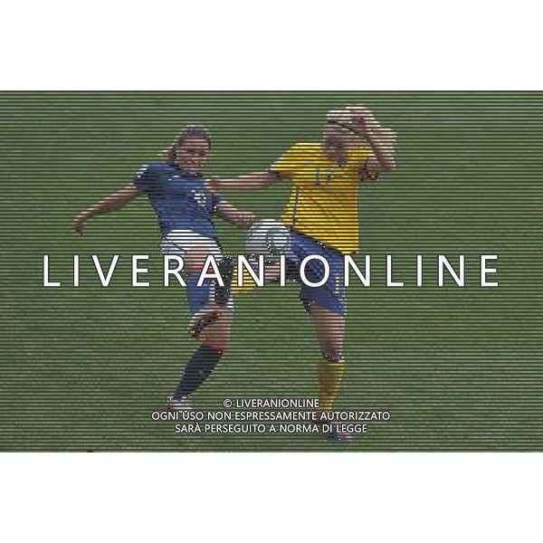 (110716) -- SINSHEIM, July 16, 2011 () -- Sweden\'s Lisa Dahlkvist (R) vies with France\'s Camille Abily during the third place final match between Sweden and France at the 2011 FIFA Women\'s World Cup in Sinsheim, Germany, July 16, 2011. Sweden beat France 2-1 and claimed the third place of the 2011 FIFA Women\'s World Cup. (/Wu Wei) (zw)