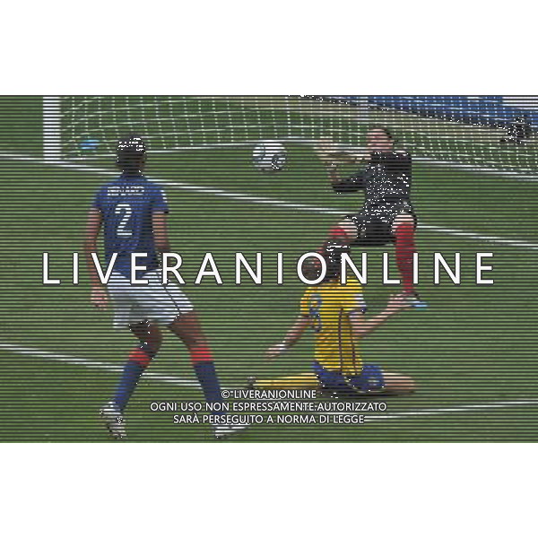 (110716) -- SINSHEIM, July 16, 2011 () -- France\'s goalkeeper Celine Deville saves the shot of Sweden\'s Lotta Schelin (C) during the third place final match between Sweden and France at the 2011 FIFA Women\'s World Cup in Sinsheim, Germany, July 16, 2011. Sweden beat France 2-1 and claimed the third place of the 2011 FIFA Women\'s World Cup. (/Wu Wei) (zw)