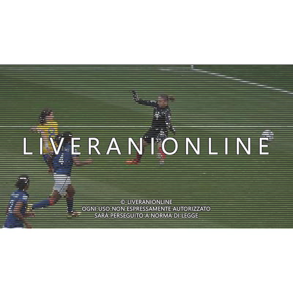 (110716) -- SINSHEIM, July 16, 2011 () -- Sweden\'s Lotta Schelin (L rear) scores during the third place final match between Sweden and France at the 2011 FIFA Women\'s World Cup in Sinsheim, Germany, July 16, 2011. Sweden beat France 2-1 and claimed the third place of the 2011 FIFA Women\'s World Cup. (/Wu Wei) (zw)