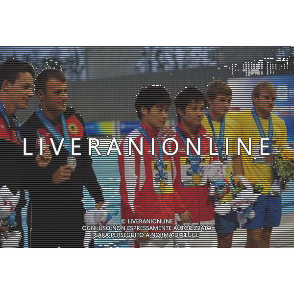 (110717) -- SHANGHAI, July 17, 2011 () -- Qiu Bo (3rd R)/Huo Liang (3rd L) of China, Patrick Hausding/Sascha Klein of Germany, Oleksandr Gorshkovozov/Oleksandr Bondar of Ukraine pose for photo at the awarding ceremony of the men\'s 10m synchronized platform diving event at the 14th FINA World Championships in Shanghai, east China, July 17, 2011. Qiu Bo/Huo Liang of China claimed the title with 480.03 points. Patrick Hausding/Sascha Klein of Germany won the silver medal and Oleksandr Gorshkovozov/Oleksandr Bondar of Ukraine ranked the third. (/Yang Zongyou)(zgp)