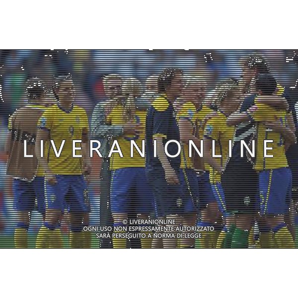 (110717) -- SINSHEIM, July 17, 2011 () -- Sweden\'s players celebrate after winning the third place final match against France at the 2011 FIFA Women\'s World Cup in Sinsheim, Germany, July 16, 2011. Sweden beat France 2-1 and claimed the third place of the 2011 FIFA Women\'s World Cup. (/Ma Ning) (bxf)