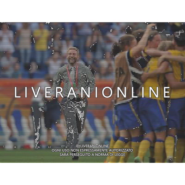 (110717) -- SINSHEIM, July 17, 2011 () -- Sweden\'s head coach Thomas Dennerby runs toward his players to celebrate after winning the third place final match against France at the 2011 FIFA Women\'s World Cup in Sinsheim, Germany, July 16, 2011. Sweden beat France 2-1 and claimed the third place of the 2011 FIFA Women\'s World Cup. (/Wu Wei) (bxf)