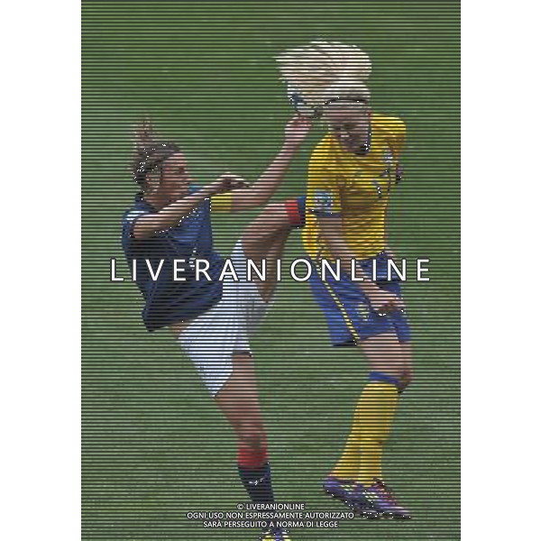 (110717) -- SINSHEIM, July 17, 2011 () -- France\'s Sandrine Soubeyrand (L) and Sweden\'s Lisa Dahlkvist fight for the ball during the third place final match at the 2011 FIFA Women\'s World Cup in Sinsheim, Germany, July 16, 2011. Sweden beat France 2-1 and claimed the third place of the 2011 FIFA Women\'s World Cup. (/Wu Wei) (bxf)