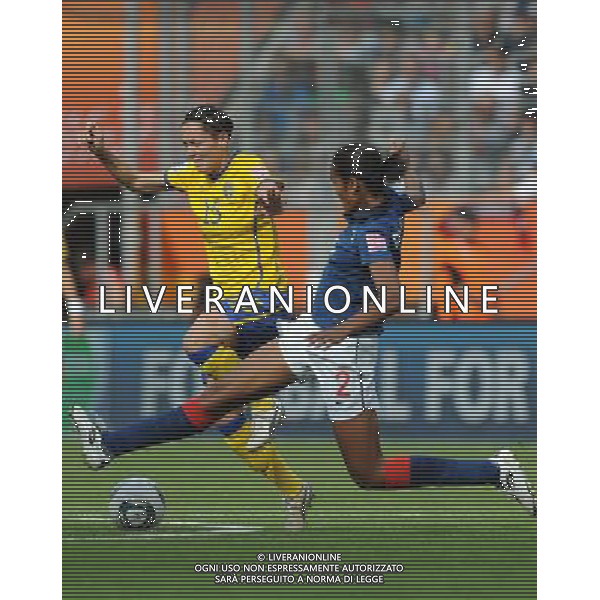 (110717) -- SINSHEIM, July 17, 2011 () -- France\'s Wendie Renard (R) and Sweden\'s Therese Sjogran fight for the ball during the third place final match at the 2011 FIFA Women\'s World Cup in Sinsheim, Germany, July 16, 2011. Sweden beat France 2-1 and claimed the third place of the 2011 FIFA Women\'s World Cup. (/Xu Liang) (bxf)