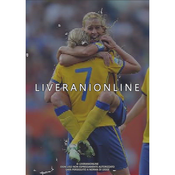 (110717) -- SINSHEIM, July 17, 2011 () -- Sweden\'s Larsson celebrates with her teammate after winning the third place final match against France at the 2011 FIFA Women\'s World Cup in Sinsheim, Germany, July 16, 2011. Sweden beat France 2-1 and claimed the third place of the 2011 FIFA Women\'s World Cup. (/Ma Ning) (bxf)