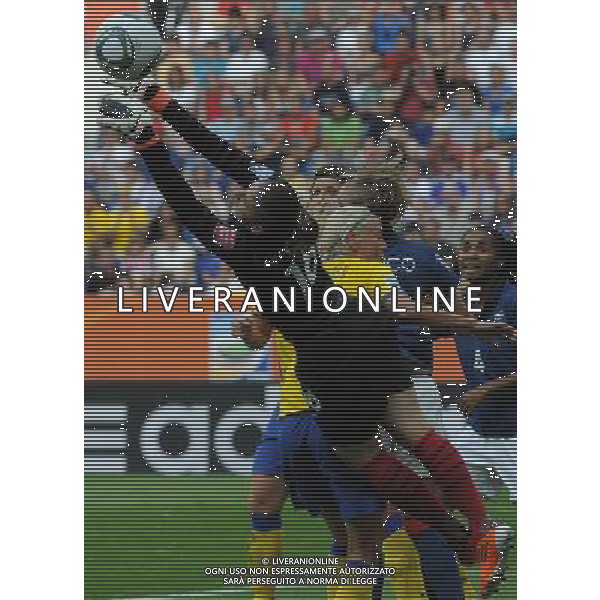 (110717) -- SINSHEIM, July 17, 2011 () -- France\'s goalkeeper Berangere Sapowicz (1st L) tries to save a shot during the third place final match against Sweden at the 2011 FIFA Women\'s World Cup in Sinsheim, Germany, July 16, 2011. Sweden beat France 2-1 and claimed the third place of the 2011 FIFA Women\'s World Cup. (/Xu Liang) (bxf)