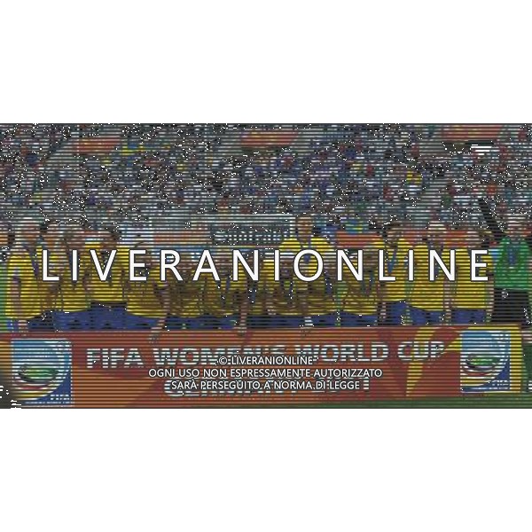 (110716) -- SINSHEIM, July 16, 2011 () -- Sweden\'s players celebrate during the awarding ceremony after the third place final match between Sweden and France at the 2011 FIFA Women\'s World Cup in Sinsheim, Germany, July 16, 2011. Sweden beat France 2-1 and claimed the third place of the 2011 FIFA Women\'s World Cup. (/Xu Liang) (zw)