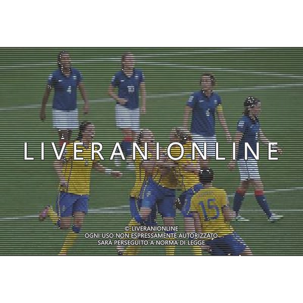 (110716) -- SINSHEIM, July 16, 2011 () -- Sweden\'s players celebrate a goal during the third place final match between Sweden and France at the 2011 FIFA Women\'s World Cup in Sinsheim, Germany, July 16, 2011. Sweden beat France 2-1 and claimed the third place of the 2011 FIFA Women\'s World Cup. (/Wu Wei) (zw)