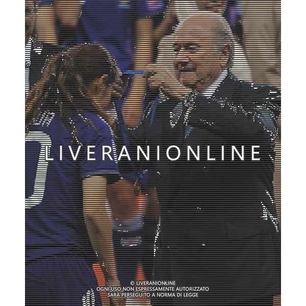 FRANKFURT, July 18, 2011 ()Sepp Blatter (R) awards gold medal to Japan\'s players after the final match of the 2011 FIFA Women\'s World Cup between the US and Japan in Frankfurt, Germany, July 17, 2011. Japan won the 2011 FIFA Women\'s World Cup after beating the US on the penalty shootout. (/Ma Ning)