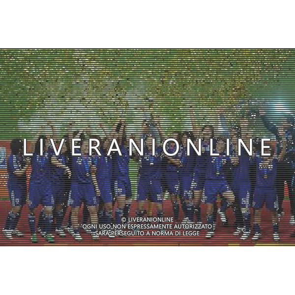 FRANKFURT, July 17, 2011 ()Japan\'s players celebrate on the podium after claiming the champion of the 2011 FIFA Women\'s World Cup in Frankfurt, Germany, July 17, 2011. Japan won the 2011 FIFA Women\'s World Cup after beating the USA on the penalty shootout. (/Wu Wei)