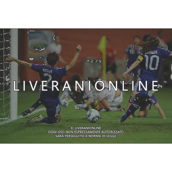 FRANKFURT, July 17, 2011 ()Japan\'s goalkeeper Kaihori Ayumi (C) saves the ball during the final match between Japan and the United States at the 2011 FIFA Women\'s World Cup in Frankfurt, Germany, July 17, 2011. (/Li Jundong)