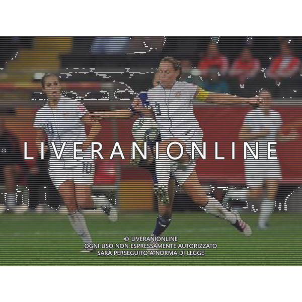 FRANKFURT, July 17, 2011 ()USA\'s Christie Rampone (Front) controls the ball during the final match between Japan and the United States at the 2011 FIFA Women\'s World Cup in Frankfurt, Germany, July 17, 2011. (/Ma Ning)