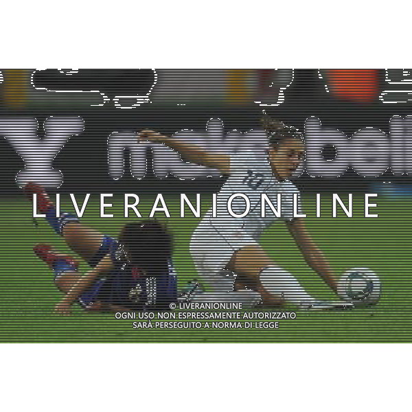 FRANKFURT, July 17, 2011 ()USA\'s Carli Lloyd (R) vies for the ball during the final match between Japan and the United States at the 2011 FIFA Women\'s World Cup in Frankfurt, Germany, July 17, 2011. (/Li Jundong)