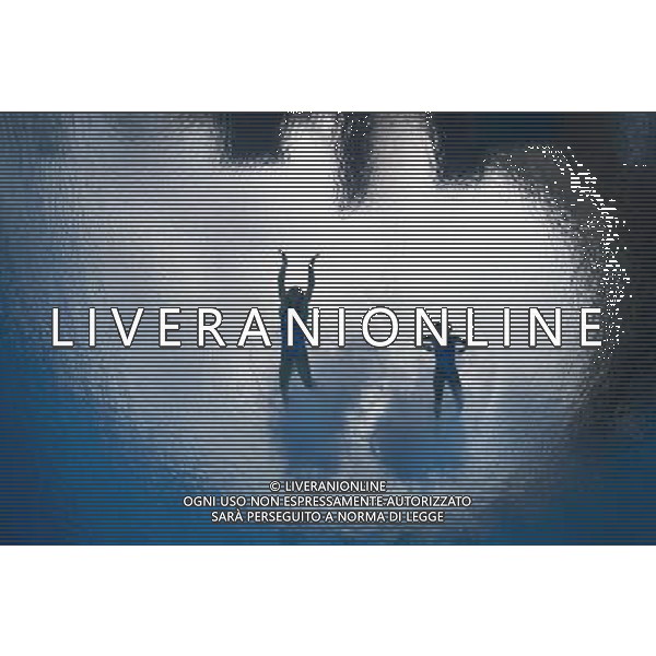 SHANGHAI, July 18, 2011 China\'s Wang Hao/Chen Ruolin (R) compete during the preliminary round of the women\'s 10m synchronized platform diving event at the 14th FINA World Championships in Shanghai, east China, July 18, 2011. Wang Hao/Chen Ruolin won the gold in the final with 362.58 points. (/Fei Maohua) (zgp)