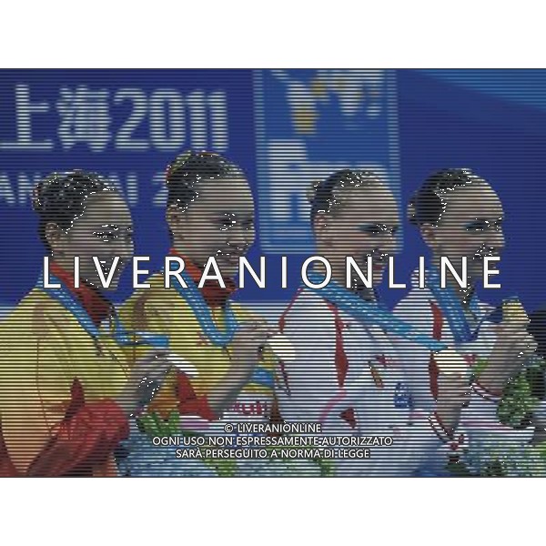 SHANGHAI, July 18, 2011 Huang Xuechen (2nd L)/Liu Ou (1st L) of China, Natalia Ishchenko/Svetlana Romashina of Russia attend the awarding ceremony of the technical duets of synchronized swimming event at the 14th FINA World Championships in Shanghai, east China, July 18, 2011. The Russian duet claimed the title with 98.200 points. The Chinese duet grabbed the silver medal with 96.500 points. (/Yang Zongyou) (zgp)