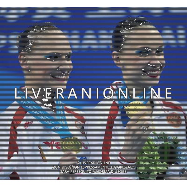 SHANGHAI, July 18, 2011 Natalia Ishchenko/Svetlana Romashina of Russia attend the awarding ceremony of the technical duets of synchronized swimming event at the 14th FINA World Championships in Shanghai, east China, July 18, 2011. The Russian duet claimed the title with 98.200 points. (/Yang Zongyou) (zgp)