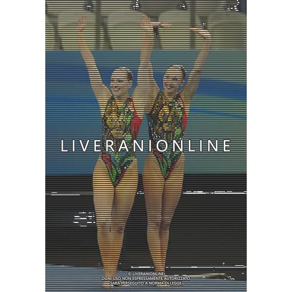SHANGHAI, July 18, 2011 Natalia Ishchenko/Svetlana Romashina of Russia wave to spectators at the awarding ceremony of the technical duets of synchronized swimming event at the 14th FINA World Championships in Shanghai, east China, July 18, 2011. The Russian duet claimed the title with 98.200 points. (/Wang Yuguo) (zgp)