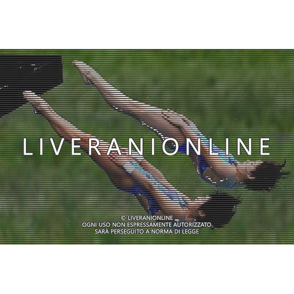 SHANGHAI, July 18, 2011 China\'s Wang Hao/Chen Ruolin (below) compete during the final of the women\'s 10m synchronized platform diving event at the 14th FINA World Championships in Shanghai, east China, July 18, 2011. Wang Hao/Chen Ruolin claimed the title with 362.58 points. (/Chen Fei) (lm)