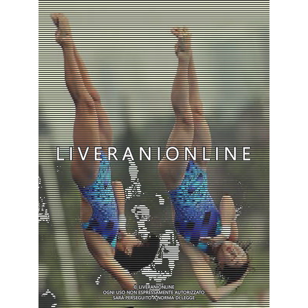 SHANGHAI, July 18, 2011 China\'s Wang Hao/Chen Ruolin (L) compete during the final of the women\'s 10m synchronized platform diving event at the 14th FINA World Championships in Shanghai, east China, July 18, 2011. Wang Hao/Chen Ruolin claimed the title with 362.58 points. (/Fan Jun) (lm)