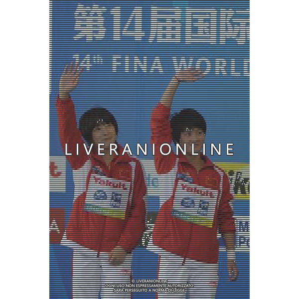 SHANGHAI, July 18, 2011 Wang Hao/Chen Ruolin (R) of China wave to spectators at the awarding ceremony of the women\'s 10m synchronized platform diving event at the 14th FINA World Championships in Shanghai, east China, July 18, 2011. Wang Hao/Chen Ruolin of China claimed the title with 362.58 points. (/Guo Yong)(zgp)