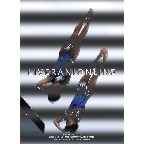 SHANGHAI, July 18, 2011 Wang Hao/Chen Ruolin (L) of China compete in the final of the women\'s 10m synchronized platform diving event at the 14th FINA World Championships in Shanghai, east China, July 18, 2011. Wang Hao/Chen Ruolin of China claimed the title with 362.58 points. (/Guo Yong)(zgp)