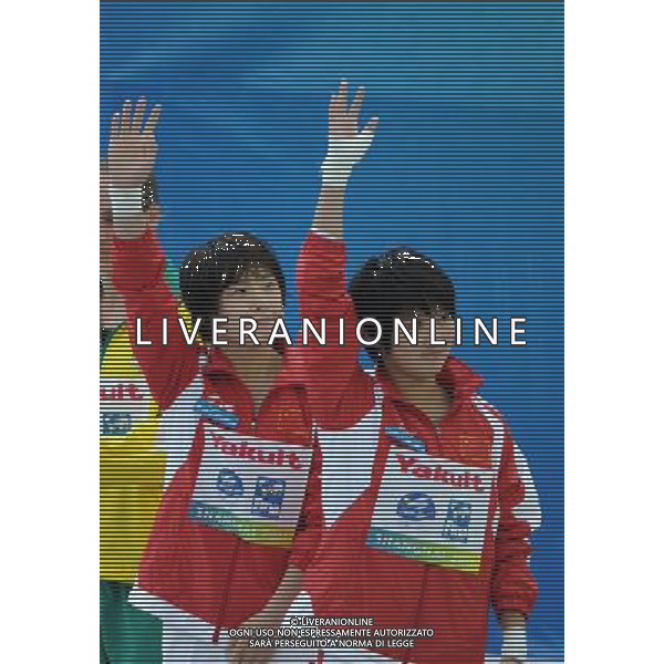 SHANGHAI, July 18, 2011 Wang Hao/Chen Ruolin (R) of China wave to spectators before the final of the women\'s 10m synchronized platform diving event at the 14th FINA World Championships in Shanghai, east China, July 18, 2011. (/Guo Yong)(zgp)