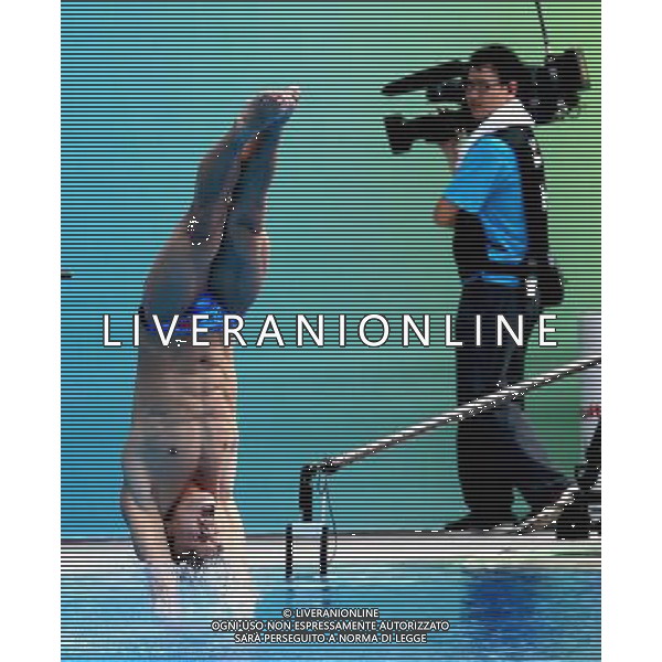 SHANGHAI, July 18, 2011 China\'s Li Shixin (L) competes during the final of the men\'s 1m springboard diving event at the 14th FINA World Championships in Shanghai, east China, July 18, 2011. Li Shixin claimed the title with 463.90 points. (/Chen Fei) (lm)