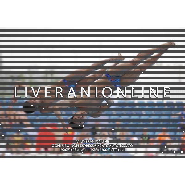 (110719) -- SHANGHAI, July 19, 2011 () -- China\'s Qin Kai/Luo Yutong (back) compete during the preliminary round of the men\'s 3m synchronized springboard diving event at the 14th FINA World Championships in Shanghai, east China, July 19, 2011. Qin Kai/Luo Yutong ranked first with 452.19 points. (/Yang Lei) (zgp)