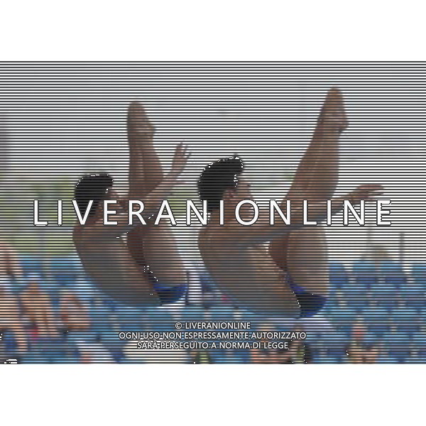 (110719) -- SHANGHAI, July 19, 2011 () -- China\'s Qin Kai/Luo Yutong (L) compete during the preliminary round of the men\'s 3m synchronized springboard diving event at the 14th FINA World Championships in Shanghai, east China, July 19, 2011. Qin Kai/Luo Yutong ranked first with 452.19 points. (/Yang Lei) (zgp)