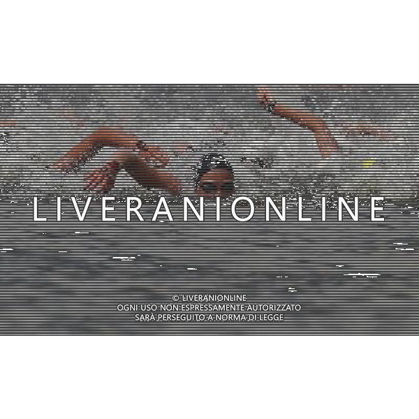 (110719) -- SHANGHAI, July 19, 2011 () -- Britain\'s Keri-Anne Michelle Payne competes in the women\'s open water 10km race at the 14th FINA World Championships in Shanghai, east China, July 19, 2011. Keri-Anne Michelle Payne grabbed the gold medal with 2:01:58.1.(/Pei Xin) (sqq)